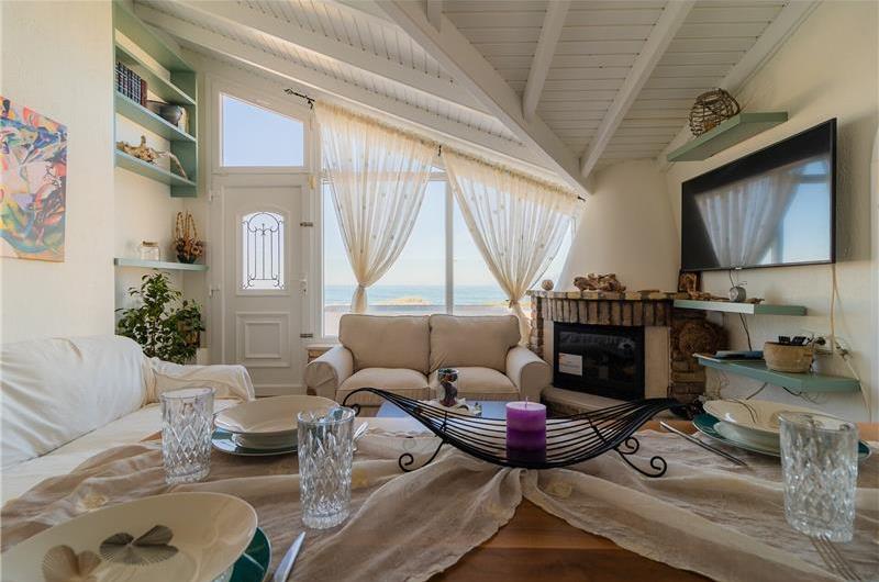 3 bedroom seaside villa with pool, Acharavi, sleeps 6