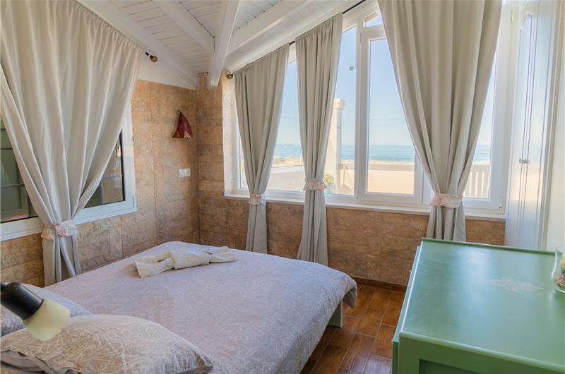 3 bedroom seaside villa with pool, Acharavi, sleeps 6