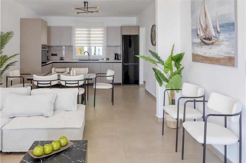 4 bedroom villa with pool by the sea, near Corfu town, sleeps 8