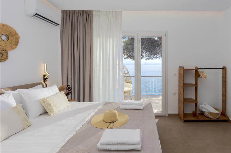 4 bedroom villa with pool by the sea, near Corfu town, sleeps 8