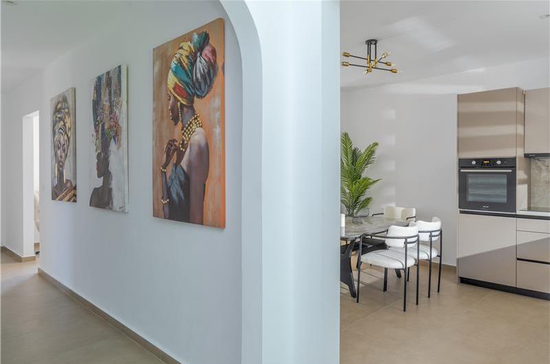 4 bedroom villa with pool by the sea, near Corfu town, sleeps 8