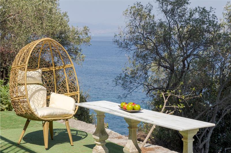 4 bedroom villa with pool by the sea, near Corfu town, sleeps 8