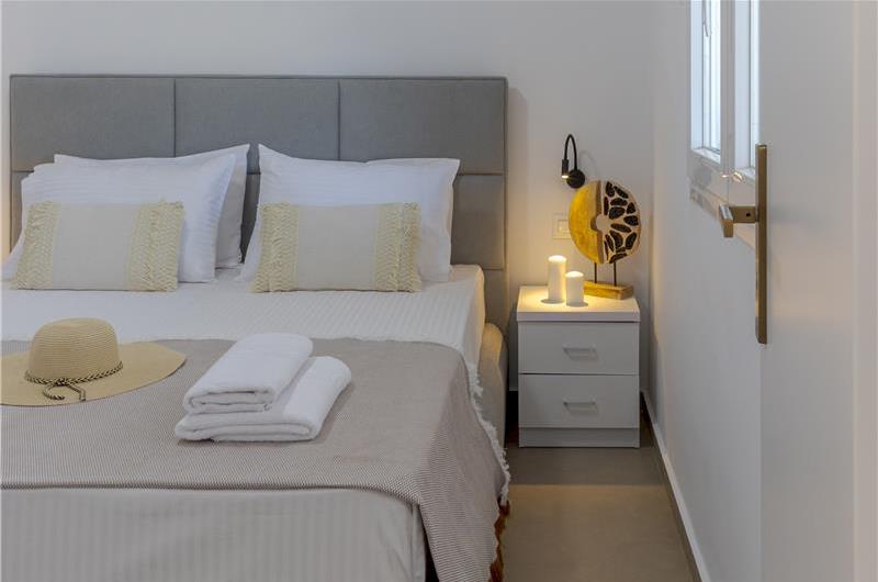 4 bedroom villa with pool by the sea, near Corfu town, sleeps 8