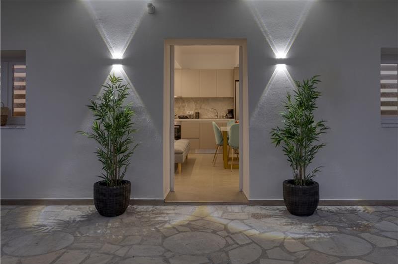 4 bedroom villa with pool by the sea, near Corfu town, sleeps 8