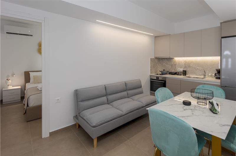 4 bedroom villa with pool by the sea, near Corfu town, sleeps 8