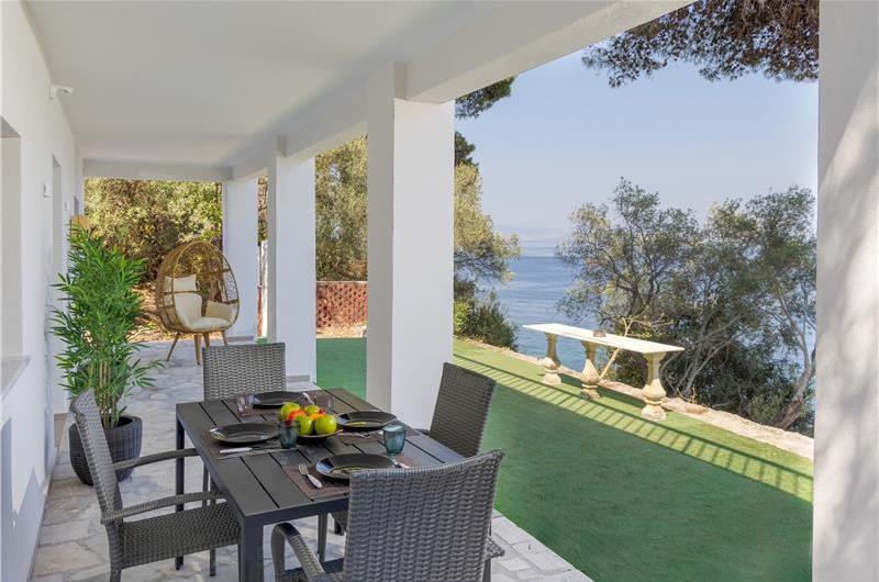 4 bedroom villa with pool by the sea, near Corfu town, sleeps 8