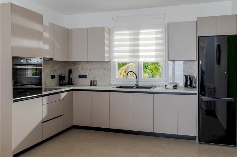 4 bedroom villa with pool by the sea, near Corfu town, sleeps 8