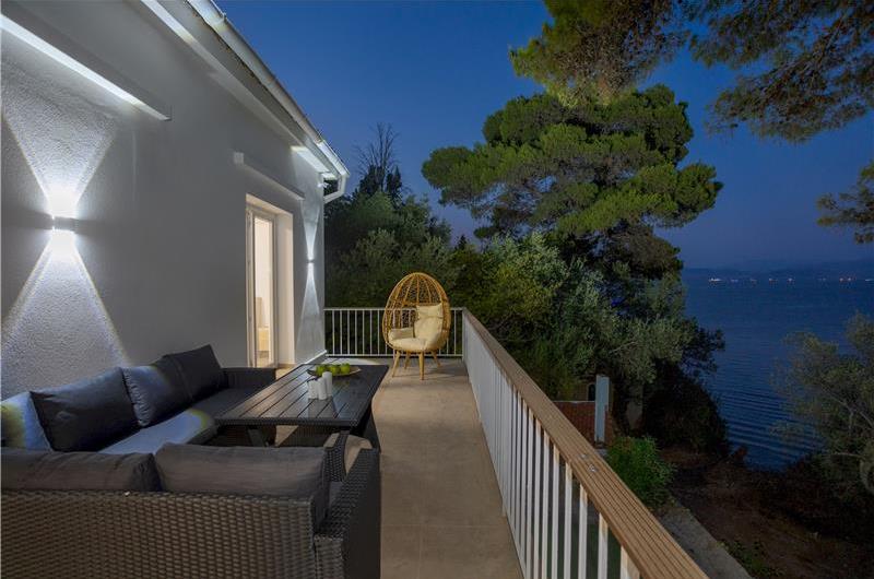 4 bedroom villa with pool by the sea, near Corfu town, sleeps 8