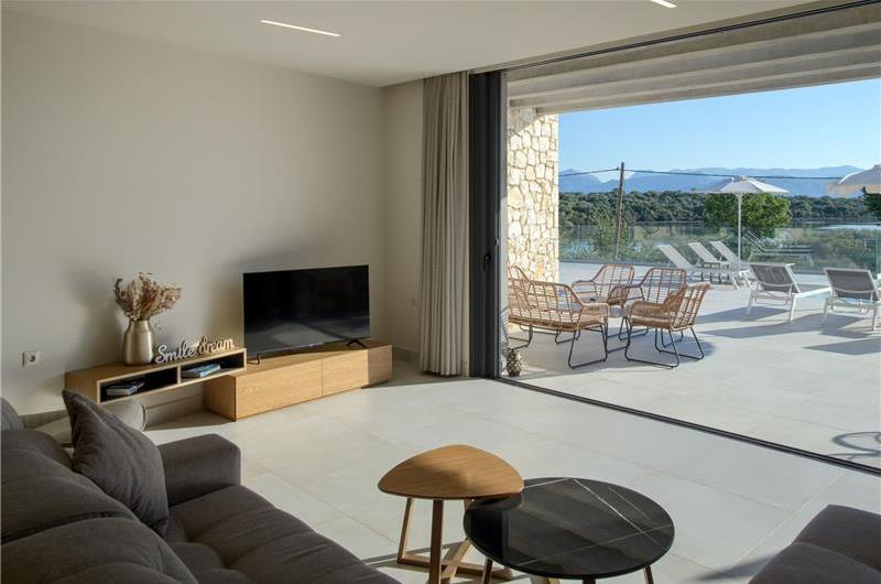 3 bedroom villa with pool & seaview, near Acharavi, sleeps 6