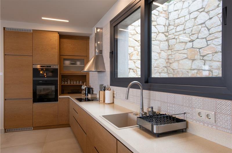 3 bedroom villa with pool & seaview, near Acharavi, sleeps 6