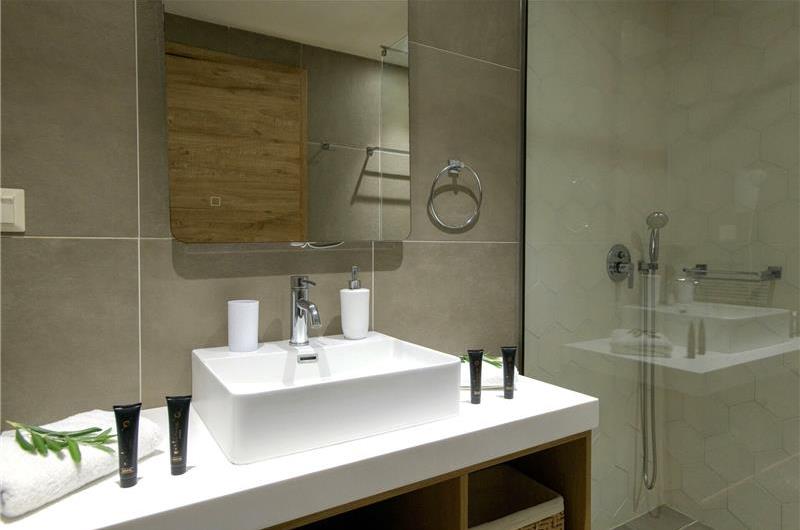 3 bedroom villa with pool & seaview, near Acharavi, sleeps 6