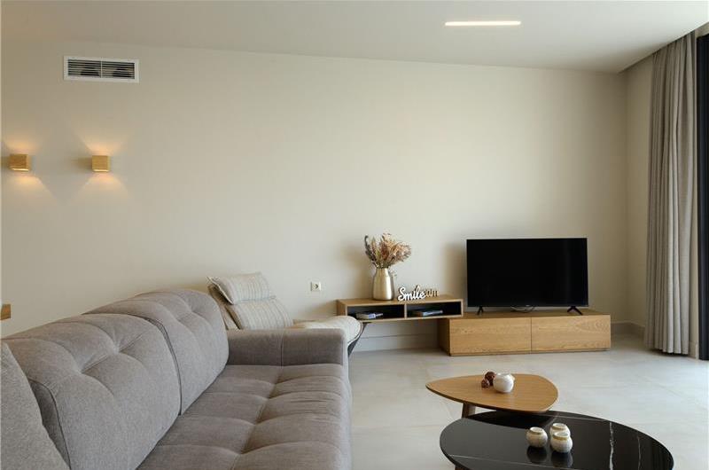 3 bedroom villa with pool & seaview, near Acharavi, sleeps 6