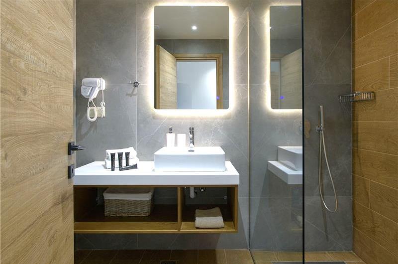 3 bedroom villa with pool & sea view, near Acharavi, sleeps 6