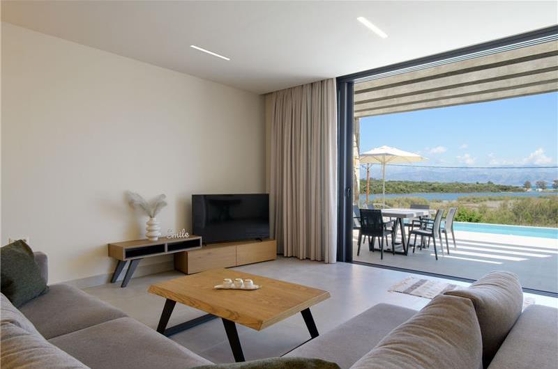 3 bedroom villa with pool & sea view, near Acharavi, sleeps 6