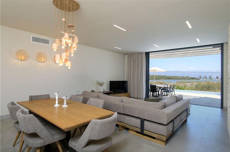 3 bedroom villa with pool & sea view, near Acharavi, sleeps 6