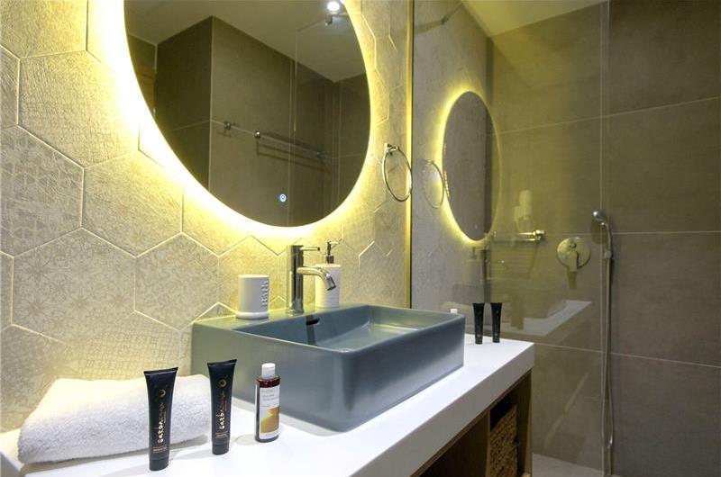 3 bedroom villa with pool & sea view, near Acharavi, sleeps 6