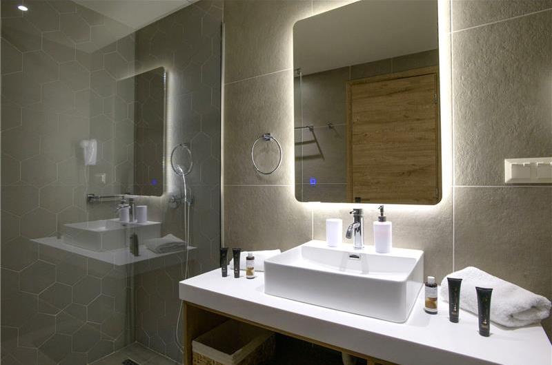 3 bedroom villa with pool & sea view, near Acharavi, sleeps 6