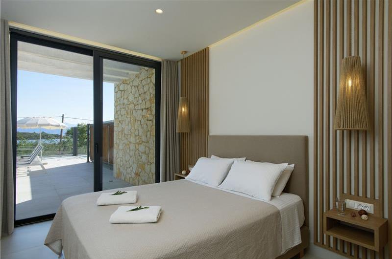 3 bedroom villa with pool & sea view, near Acharavi, sleeps 6