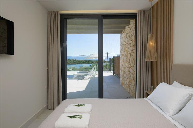 3 bedroom villa with pool & sea view, near Acharavi, sleeps 6