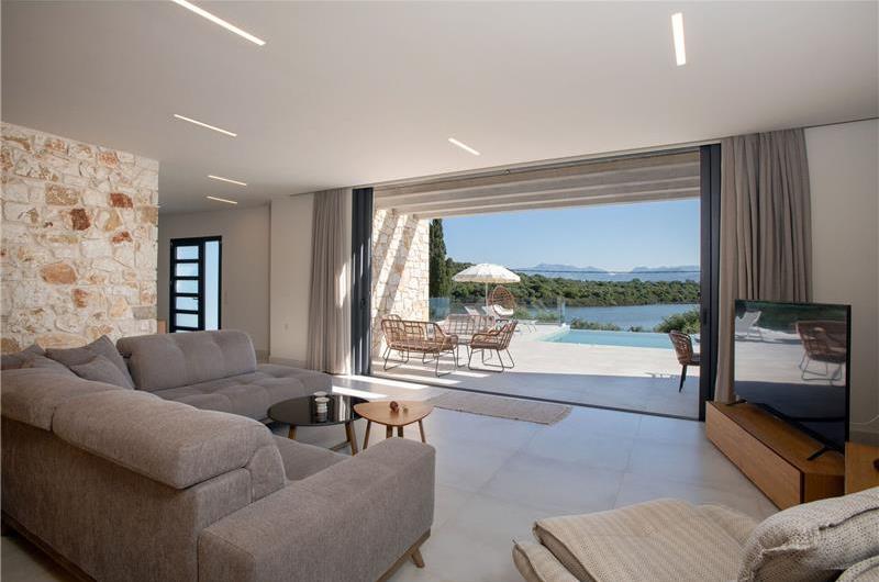 3 bedroom villa with pool & sea view, near Acharavi, sleeps 6