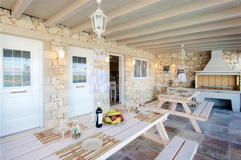 8 Bedroom villa with pool & seaview, near Acharavi, sleeps 16-18