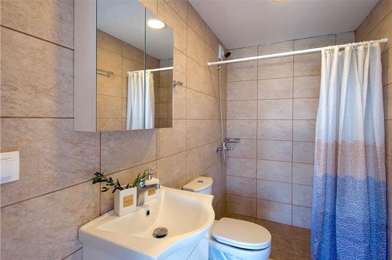 8 Bedroom villa with pool & seaview, near Acharavi, sleeps 16-18