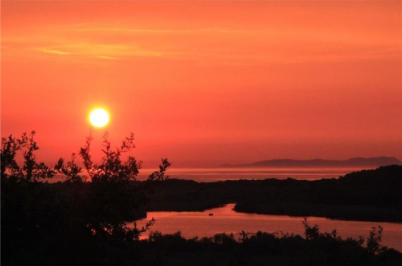 8 Bedroom villa with pool & seaview, near Acharavi, sleeps 16-18