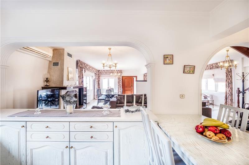 8 Bedroom villa with pool & seaview, near Acharavi, sleeps 16-18