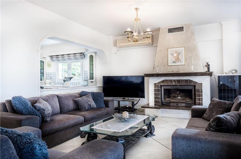 8 Bedroom villa with pool & seaview, near Acharavi, sleeps 16-18