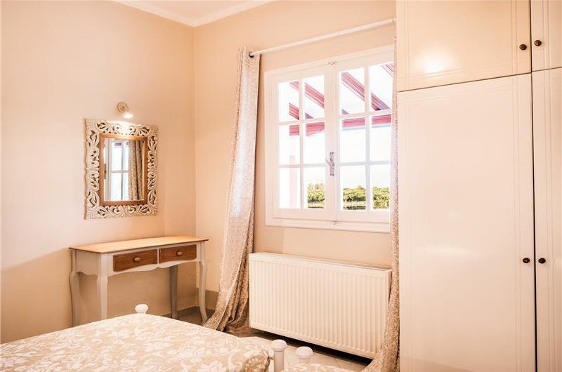 8 Bedroom villa with pool & seaview, near Acharavi, sleeps 16-18