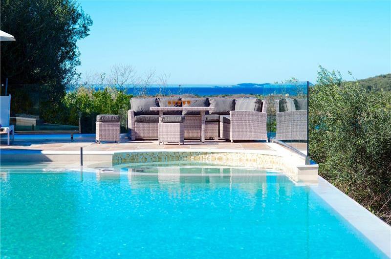 8 Bedroom villa with pool & seaview, near Acharavi, sleeps 16-18