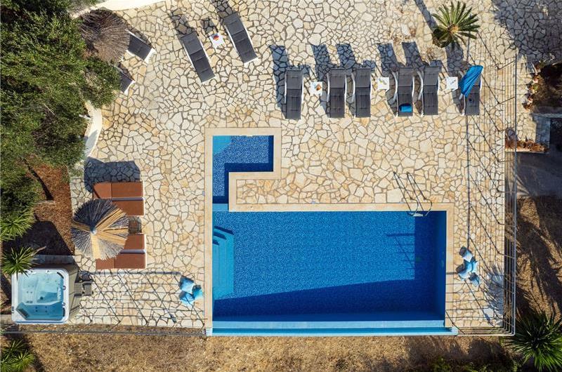 7 bedroom seafront luxury villa with pool & jacuzzi, near Acharavi, sleeps 14-15