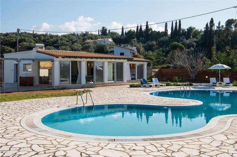 3 bedroom seaside villa with pool & jacuzzi, near Acharavi, sleeps 6