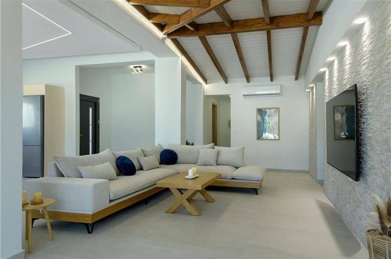 3 bedroom seaside villa with pool & jacuzzi, near Acharavi, sleeps 6