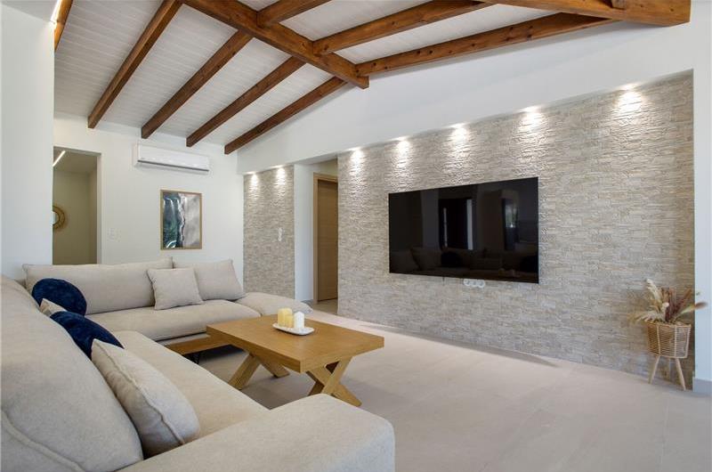 3 bedroom seaside villa with pool & jacuzzi, near Acharavi, sleeps 6