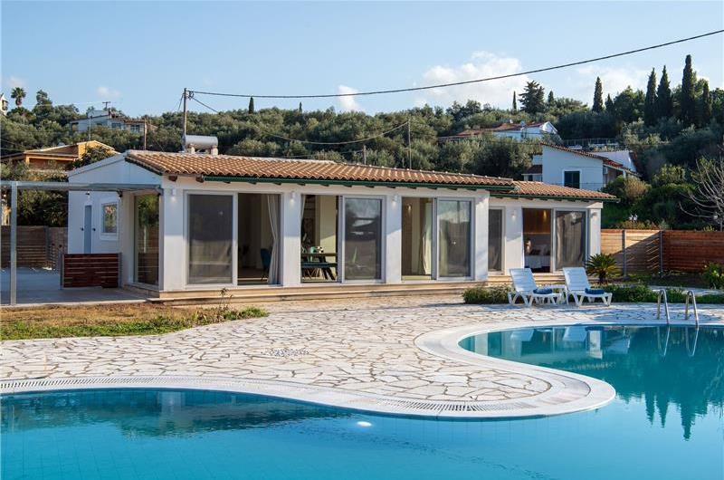 3 bedroom seaside villa with pool & jacuzzi, near Acharavi, sleeps 6