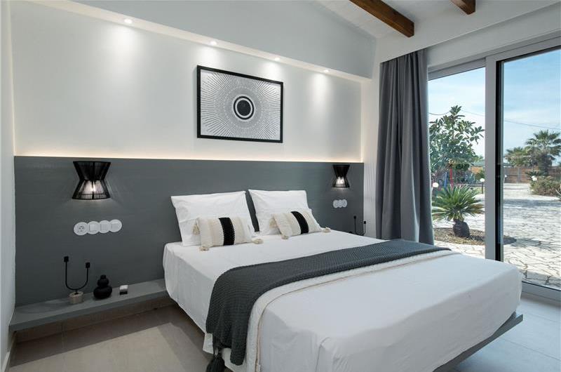 3 bedroom seaside villa with pool & jacuzzi, near Acharavi, sleeps 6