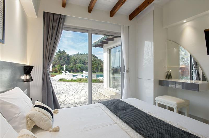 3 bedroom seaside villa with pool & jacuzzi, near Acharavi, sleeps 6