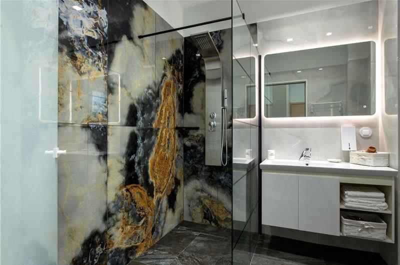 3 bedroom seaside villa with pool & jacuzzi, near Acharavi, sleeps 6