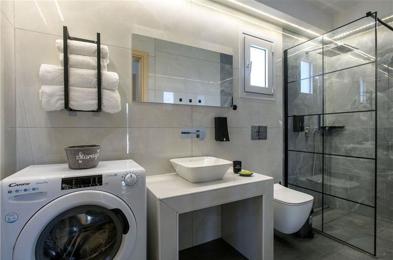 3 bedroom seaside villa with pool & jacuzzi, near Acharavi, sleeps 6