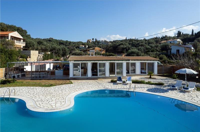 3 bedroom seaside villa with pool & jacuzzi, near Acharavi, sleeps 6