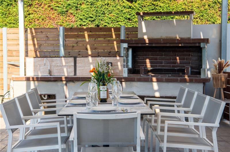 3 bedroom seaside villa with pool & jacuzzi, near Acharavi, sleeps 6