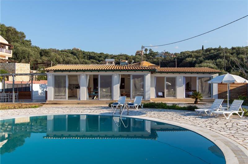 3 bedroom seaside villa with pool & jacuzzi, near Acharavi, sleeps 6