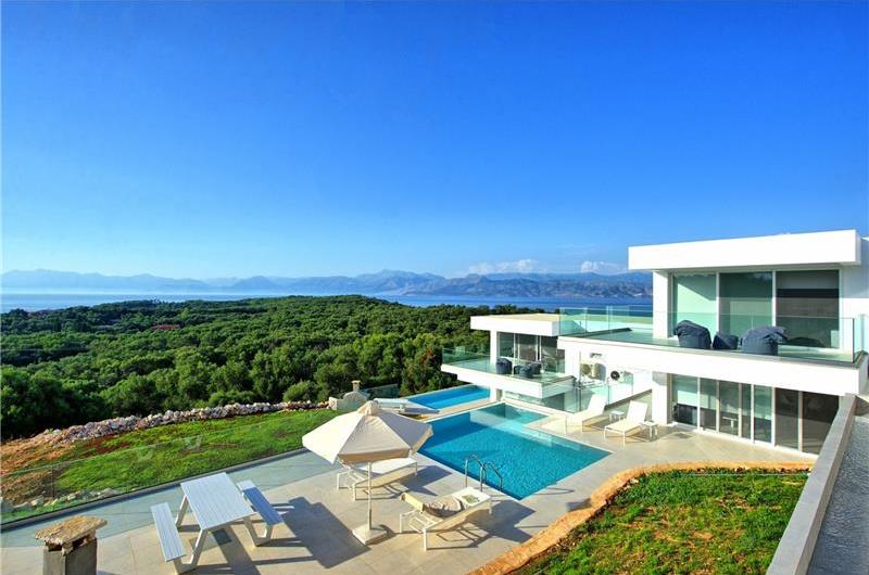 4 bedroom villa with pool & seaview, near Acharavi, sleeps 9