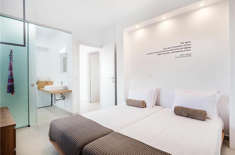 4 bedroom villa with pool & seaview, near Acharavi, sleeps 9