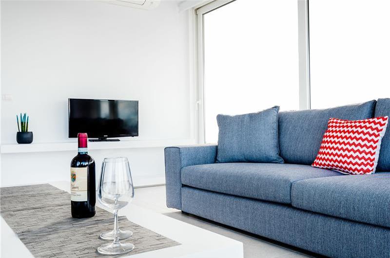 4 bedroom villa with pool & seaview, near Acharavi, sleeps 9