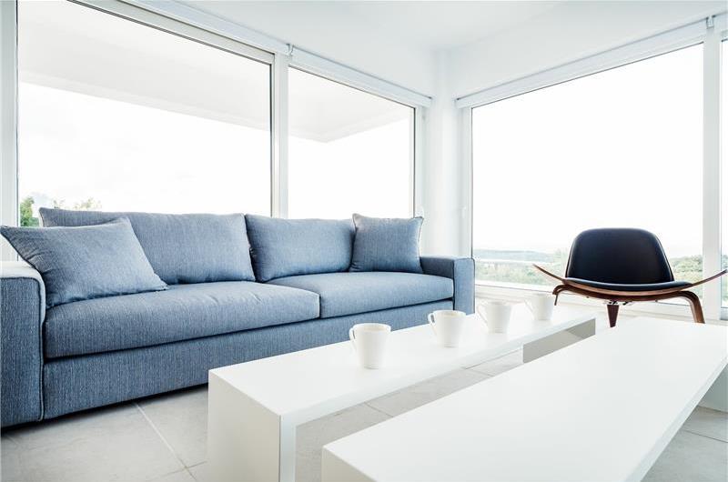 4 bedroom villa with pool & seaview, near Acharavi, sleeps 9