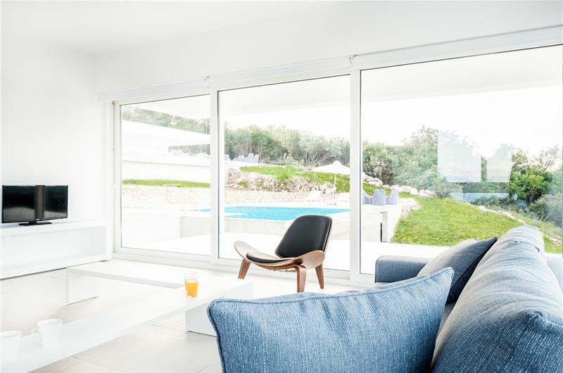 4 bedroom villa with pool & seaview, near Acharavi, sleeps 9