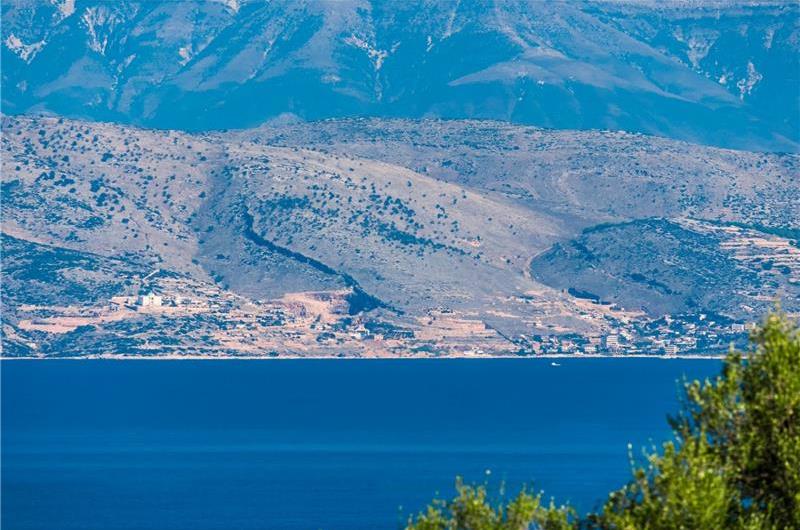 4 bedroom villa with pool & seaview, near Acharavi, sleeps 9