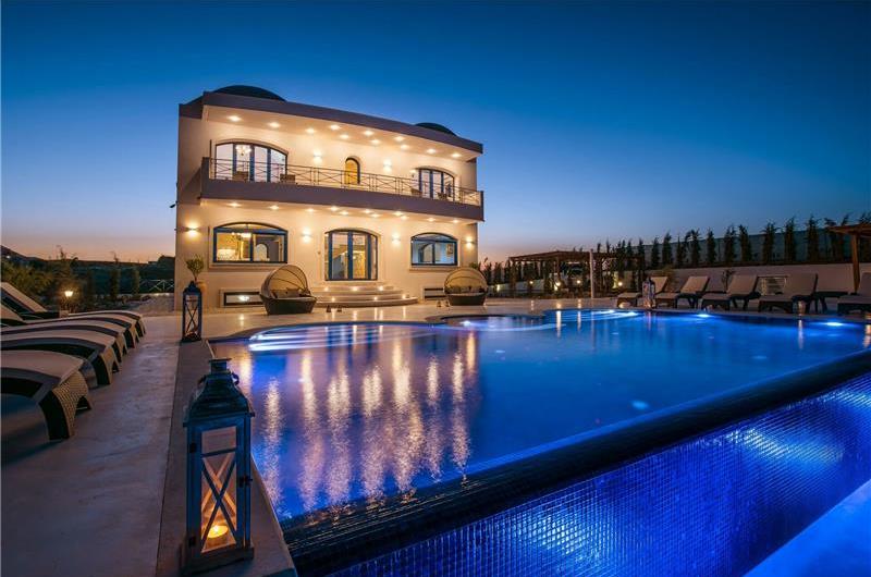 6 bedroom luxury villa with pool near Agia Pelagia, sleeps 12